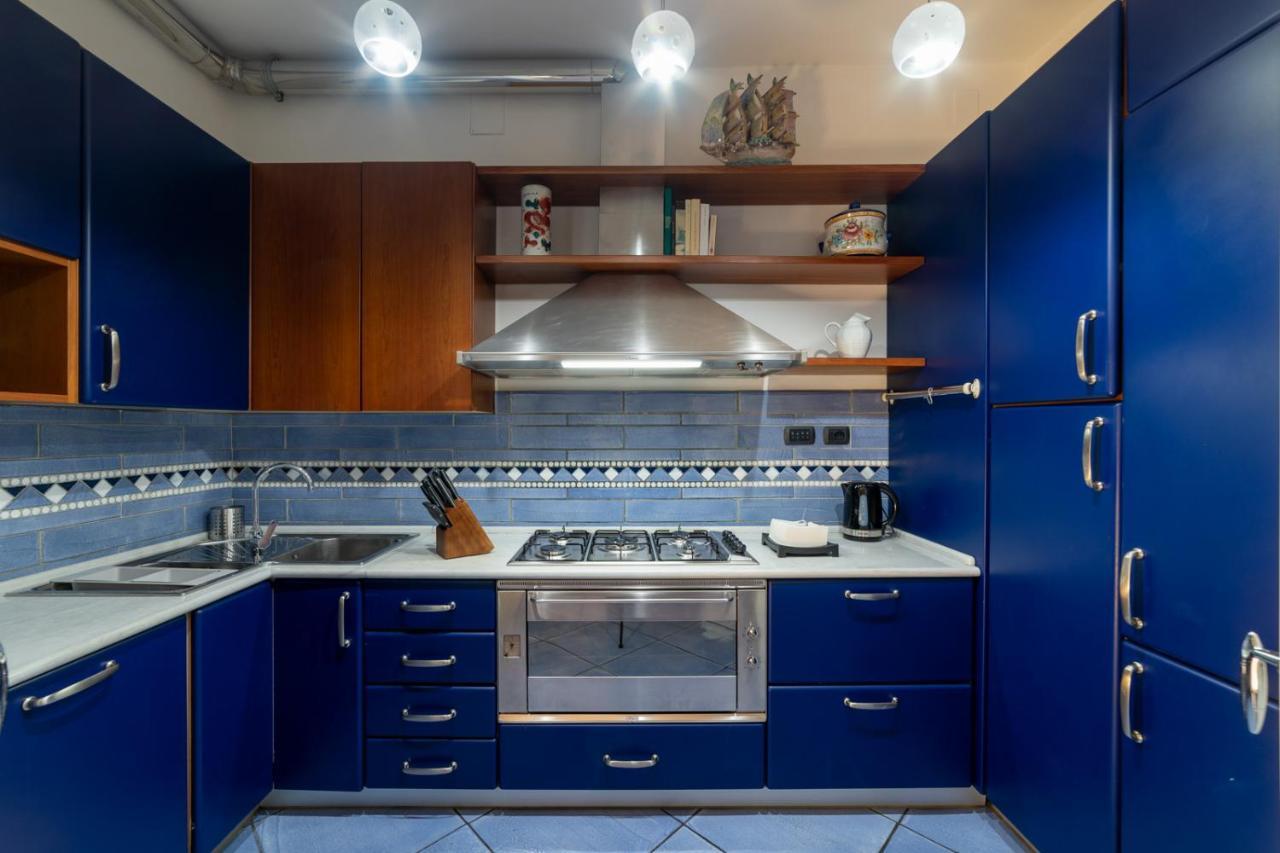 Suitesettepesciolini - Case Vacanze Nemo E Dory Salerno Exteriör bild
